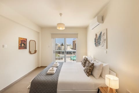 3 bedrooms, cribs (surcharge), bed sheets