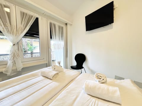 Room, 1 Queen Bed | Free WiFi