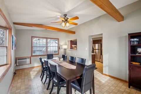 House, 4 Bedrooms | Dining