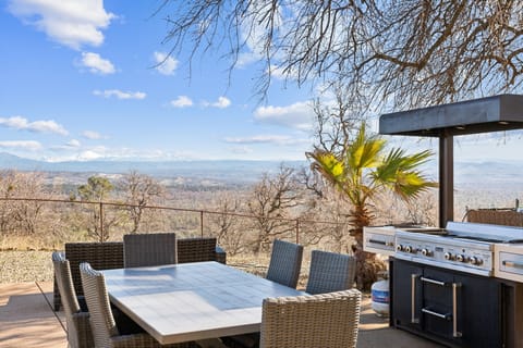 House, 4 Bedrooms | Outdoor dining