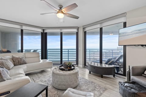 Condo, Multiple Beds (Ebb Tide 505) | Living area