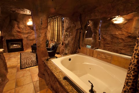 Suite, 1 King Bed (Caveman Suite) | Jetted tub