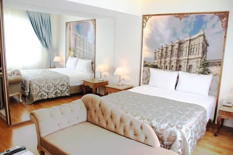 Egyptian cotton sheets, premium bedding, in-room safe, desk