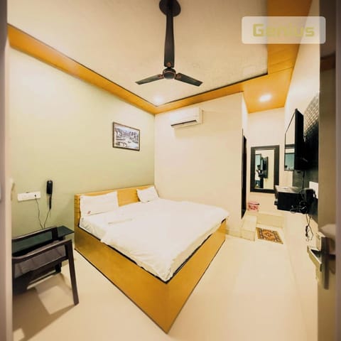 Deluxe Room | Soundproofing, free WiFi, bed sheets