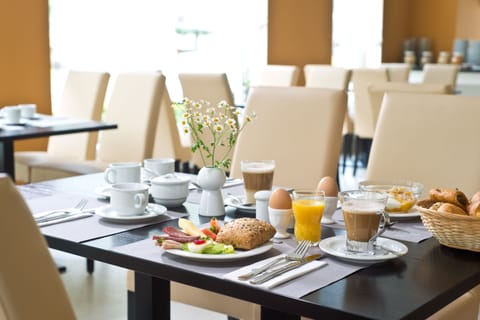 Daily buffet breakfast (EUR 19 per person)