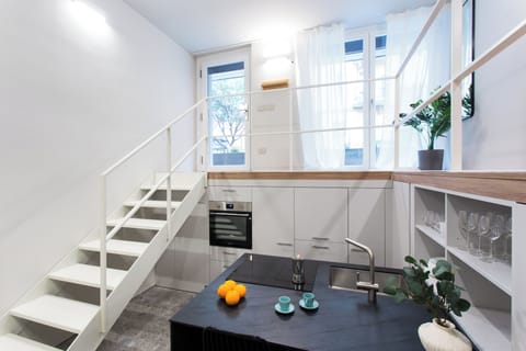 Studio 2 Levels | Laptop workspace, free cribs/infant beds, free WiFi, bed sheets