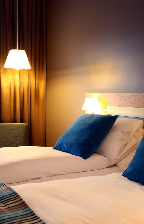 Minibar, free WiFi, bed sheets, alarm clocks