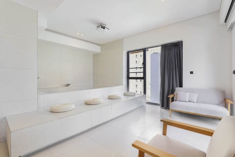 Family Room | Soundproofing, free WiFi, bed sheets