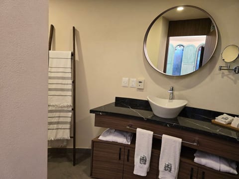 Suite | Bathroom