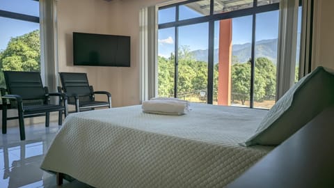 Iron/ironing board, WiFi (free)