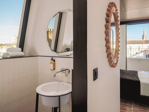 Comfort Room, Balcony | Bathroom | Shower, hair dryer, towels, toilet paper