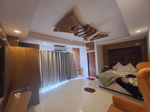 Deluxe Double Room | In-room safe, desk, laptop workspace, free WiFi