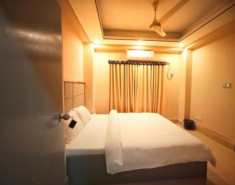 Deluxe Double Room, City View | In-room safe, desk, laptop workspace, free WiFi