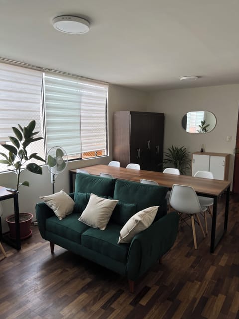 Basic Apartment, City View | Living area