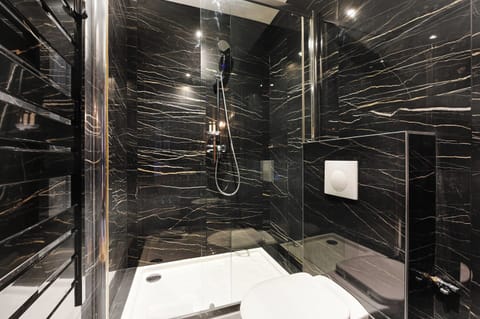 Apartment | Bathroom | Hair dryer, towels