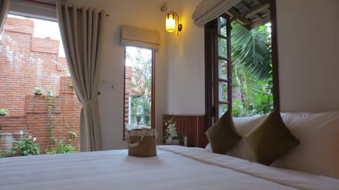 Superior Double Room | 1 bedroom, individually decorated, individually furnished, desk
