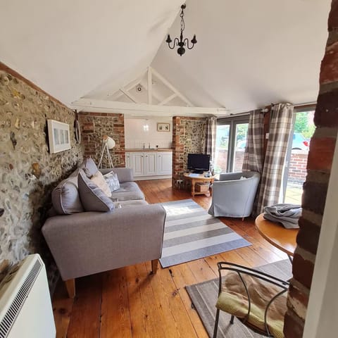 Cottage, 2 Bedrooms | Living area | TV