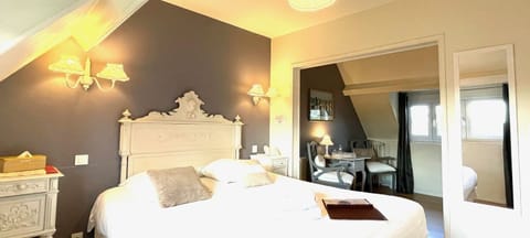 Romantic Room, Bathtub | Individually decorated, desk, blackout drapes, iron/ironing board