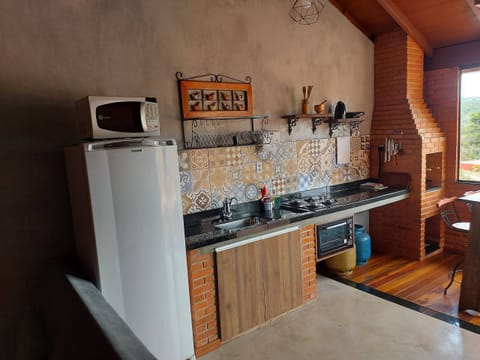 Chalet | Private kitchen | Fridge, microwave, oven, stovetop