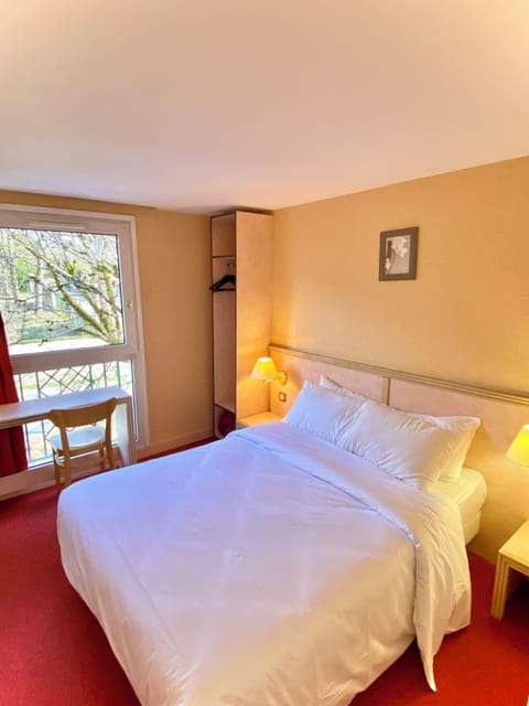 Classic Double Room | Premium bedding, desk, soundproofing, iron/ironing board