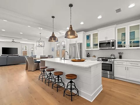 House, Multiple Beds (Sand Dollar Beach Cottage) | Private kitchen | Oven, toaster