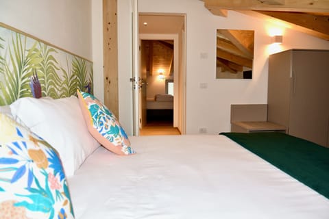 Down comforters, minibar, in-room safe, desk