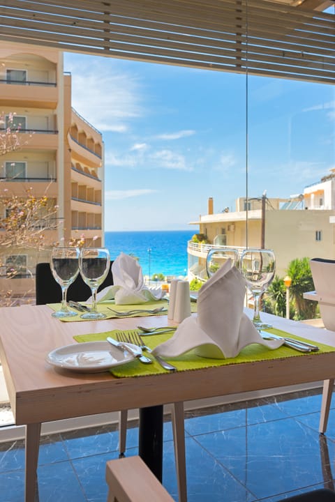 Breakfast, lunch, dinner served; international cuisine 