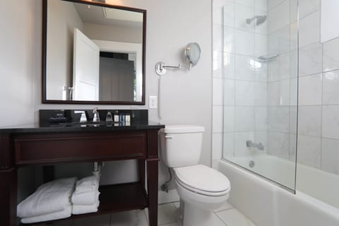 1 King Bed, Historic W/ Balcony | Bathroom | Free toiletries, hair dryer, towels