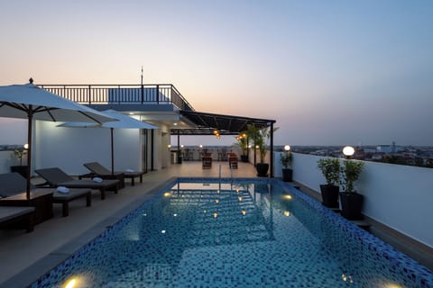 5 outdoor pools