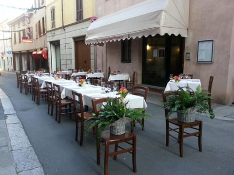 Lunch and dinner served, local cuisine