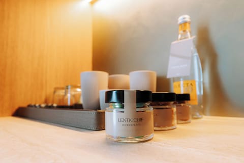 Suite | Minibar, in-room safe, desk, laptop workspace