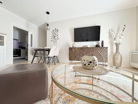 Deluxe Apartment, Balcony, City View | Living area | 47-inch Smart TV with satellite channels, books