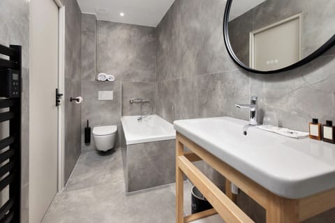 Deluxe Double Room | Bathroom | Separate tub and shower, eco-friendly toiletries, hair dryer, slippers