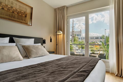 Panoramic Double Room, Garden View | In-room safe, desk, laptop workspace, blackout drapes