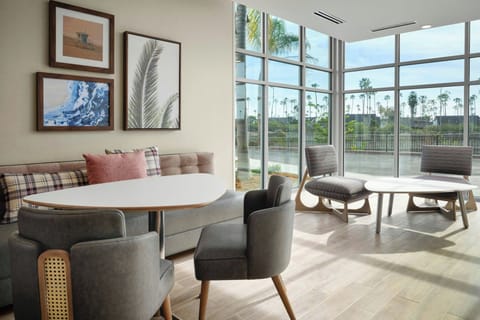 Lobby lounge