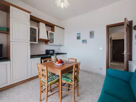 Apartment, 1 Bedroom, Balcony, Ocean View | Dining room