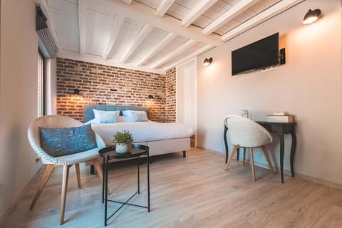 Superior Double Room, Patio, Courtyard View | Desk, soundproofing, free WiFi