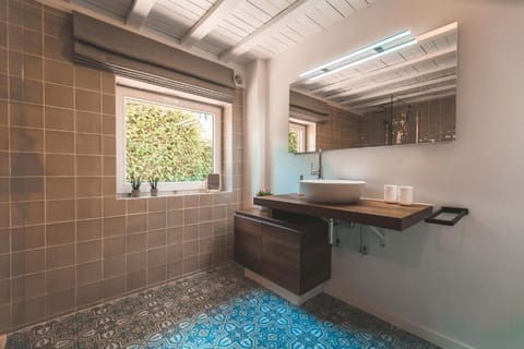 Superior Double Room, Patio, Courtyard View | Bathroom | Shower, hair dryer, bathrobes, towels