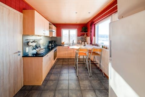 Villa | 4 bedrooms, iron/ironing board