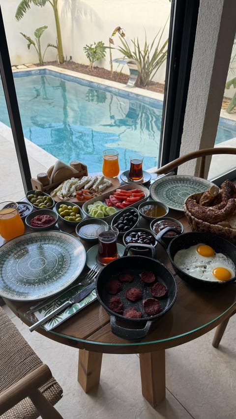 Free daily full breakfast