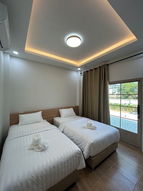 Deluxe Twin Room, Non Smoking, Balcony | Desk, free WiFi