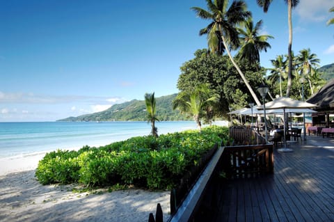 5 restaurants, breakfast served