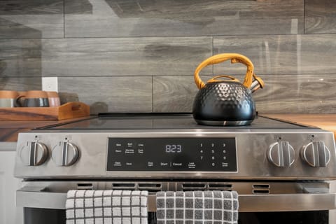 Deluxe Studio Suite | Microwave