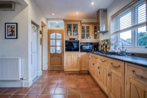 House (3 Bedrooms) | Private kitchen | Microwave, oven, electric kettle, dining tables