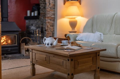 Cottage, 3 Bedrooms | Living area | 40-inch flat-screen TV with digital channels, TV