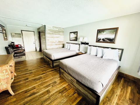 Deluxe Double Room, Courtyard View