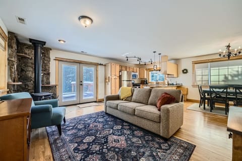 Cabin, 2 Bedrooms | Living area | Smart TV