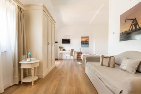 Minibar, in-room safe, desk, soundproofing