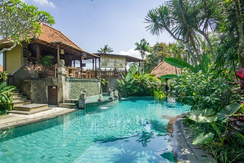 2 outdoor pools