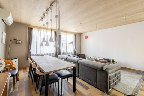 Comfort Room, Non Smoking | In-room dining